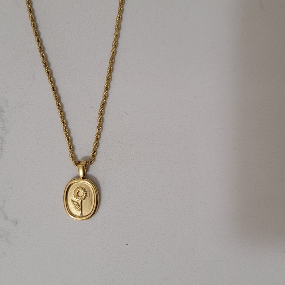 NEW 18K gold sunflower necklace on rope chain